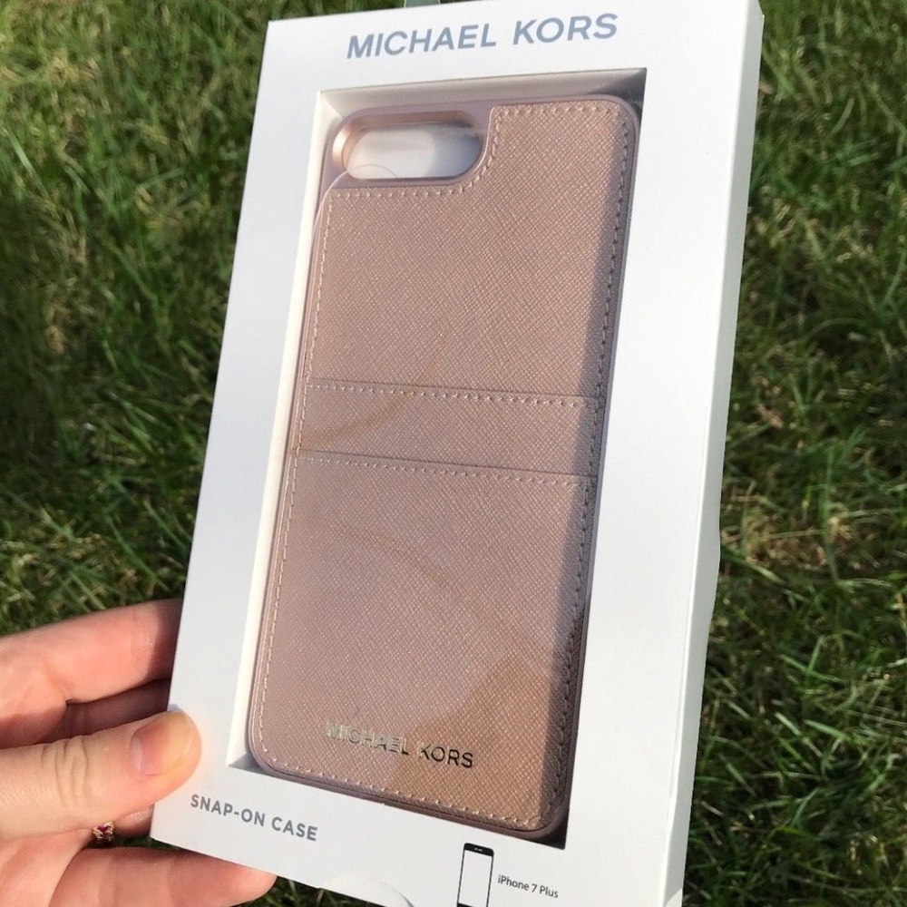 Michael Kors Rose Gold iPhone 7+ Wallet Case